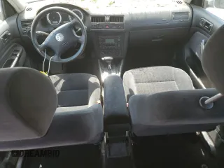 2005 Volkswagen Jetta z VIN WVWSL61J85W006904, wystawiony jako Copart lot #56701545 z przebiegiem 318 899 mil mil oraz Czysty tytuł • Clean title. Historia ofert i sprzedaży dostępna na DreamBid. Obrazek 8.