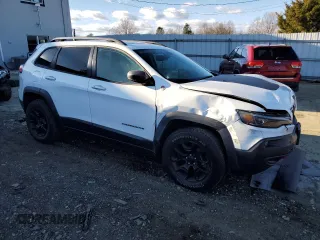 2019 Jeep Cherokee Trailhawk z VIN 1C4PJMBXXKD315140, wystawiony jako Copart lot #83298934 z przebiegiem 87 938 mil mil oraz Szkoda całkowita • Salvage title. Historia ofert i sprzedaży dostępna na DreamBid. Obrazek 4.