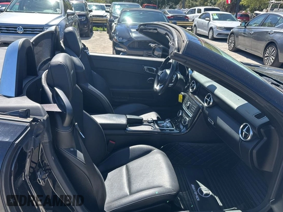 2019 Mercedes-Benz SLC 300 z VIN WDDPK3JA3KF157013, wystawiony jako Copart lot #49665085 z przebiegiem 37 588 mil mil oraz Szkoda całkowita • Salvage title. Historia ofert i sprzedaży dostępna na DreamBid. Obrazek 5.