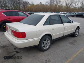 1996 Audi A6 z VIN WAUGA84A6TN084231, wystawiony jako IAAI lot #40940280 z przebiegiem 210 502 mil mil oraz . Historia ofert i sprzedaży dostępna na DreamBid. Obrazek 4.