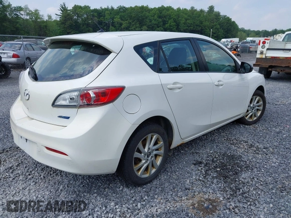 2013 Mazda 3 i Touring z VIN JM1BL1LP1D1832798, wystawiony jako IAAI lot #42466908 z przebiegiem 159 724 mil mil oraz . Historia ofert i sprzedaży dostępna na DreamBid. Obrazek 4.