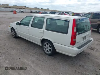 2000 Volvo V70 with VIN YV1LW61J5Y2685130, listed as a IAAI auction lot 41915016 with 222,386 mi miles. Bid and sale history available at carsss.com. Image 3.