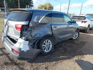 2020 Kia Sorento LX with VIN 5XYPG4A33LG711796, listed as a IAAI auction lot 41128301 with 58,824 mi miles. Bid and sale history available at carsss.com. Image 4.