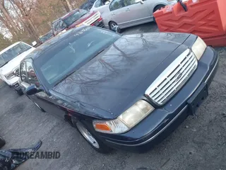 2000 Ford Crown Victoria LX z VIN 2FAFP74W6YX214233, wystawiony jako IAAI lot #41606101 z przebiegiem 106 617 mil mil oraz . Historia ofert i sprzedaży dostępna na DreamBid. Obrazek 1.
