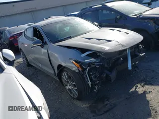 2019 Kia Stinger GT1 with VIN KNAE45LC2K6049548, listed as a IAAI auction lot 40970268 with 35,217 mi miles. Bid and sale history available at carsss.com. Image 1.