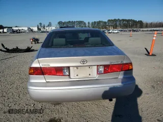 2000 Toyota Camry CE z VIN 4T1BG22K7YU738912, wystawiony jako Copart lot #88852845 z przebiegiem 122 569 mil mil oraz Szkoda całkowita • Salvage title. Historia ofert i sprzedaży dostępna na DreamBid. Obrazek 6.