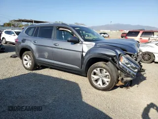 2018 Volkswagen Atlas SE with VIN 1V2KR2CA0JC576975, listed as a Copart auction lot 53897475 with 102,651 mi miles and Salvage title. Bid and sale history available at DreamBid. Image 4.