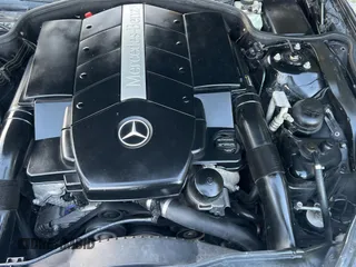 2005 Mercedes-Benz SL 500 z VIN WDBSK75F35F093334, wystawiony jako Copart lot #59240565 z przebiegiem 122 760 mil mil oraz Czysty tytuł • Clean title. Historia ofert i sprzedaży dostępna na DreamBid. Obrazek 7.