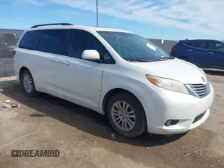2015 Toyota Sienna XLE with VIN 5TDYK3DC8FS654916, listed as a IAAI auction lot 41677443 with 220,611 mi miles. Bid and sale history available at carsss.com. Image 1.