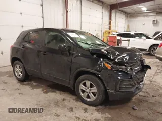 2021 Chevrolet Trax LS z VIN KL7CJNSM7MB366326, wystawiony jako IAAI lot #41566156 z przebiegiem 50 436 mil mil oraz . Historia ofert i sprzedaży dostępna na DreamBid. Obrazek 1.