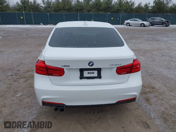 2018 BMW 3 Series 330i xDrive z VIN WBA8D9C51JEM33833, wystawiony jako IAAI lot #41565351 z przebiegiem 31 729 mil mil oraz . Historia ofert i sprzedaży dostępna na DreamBid. Obrazek 17.