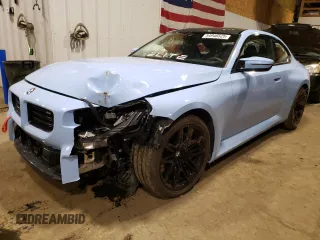 2024 BMW M2 z VIN 3MF13DM08R8E80351, wystawiony jako Copart lot #54946525 z przebiegiem 5686 mil mil oraz Szkody całkowita. Historia ofert i sprzedaży dostępna na DreamBid. Obrazek 1.