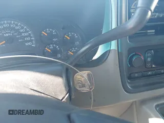 2005 Chevrolet Silverado 1500 LS z VIN 2GCEC13T851362243, wystawiony jako IAAI lot #41473828 z przebiegiem 278 628 mil mil oraz . Historia ofert i sprzedaży dostępna na DreamBid. Obrazek 11.