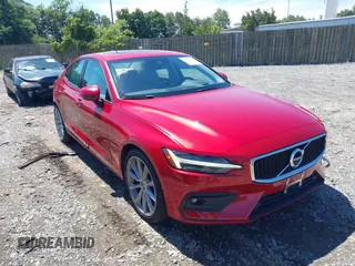 2020 Volvo S60 Momentum with VIN 7JR102FK1LG049035, listed as a IAAI auction lot 39819495 with 39,134 mi miles. Bid and sale history available at carsss.com. Image 1.