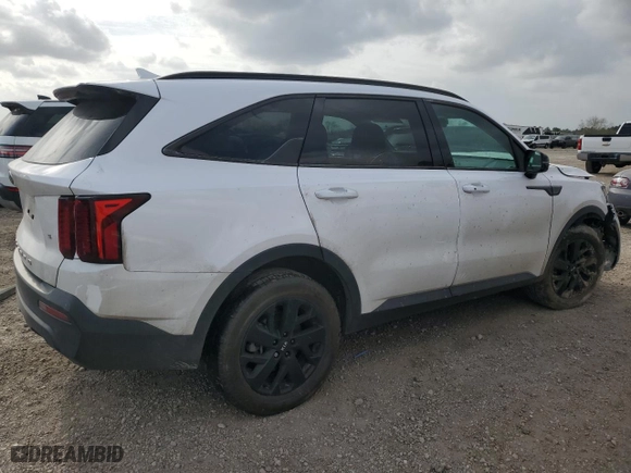 2021 Kia Sorento S with VIN 5XYRLDLC7MG030138, listed as a Copart auction lot 48244465 with 57,480 mi miles and Salvage Title. Bid and sale history available at carsss.com. Image 3.