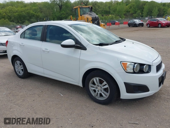 2015 Chevrolet Sonic LT z VIN 1G1JC5SH9F4112916, wystawiony jako IAAI lot #42265726 z przebiegiem 116 452 mil mil oraz . Historia ofert i sprzedaży dostępna na DreamBid. Obrazek 1.