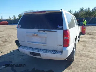 2008 Chevrolet Suburban Commercial with VIN 1GNFK163X8J134555, listed as a IAAI auction lot 41405739 with 205,810 mi miles. Bid and sale history available at carsss.com. Image 4.