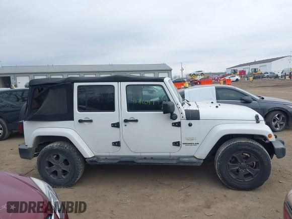 2014 Jeep Wrangler Unlimited Sahara with VIN 1C4BJWEGXEL326585, listed as a IAAI auction lot 41712047 with 155,973 mi miles. Bid and sale history available at carsss.com. Image 13.