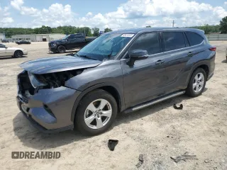 2022 Toyota Highlander LE with VIN 5TDZZRAH3NS103648, listed as a Copart auction lot 60424555 with 33,580 mi miles and Salvage title. Bid and sale history available at DreamBid. Image 1.