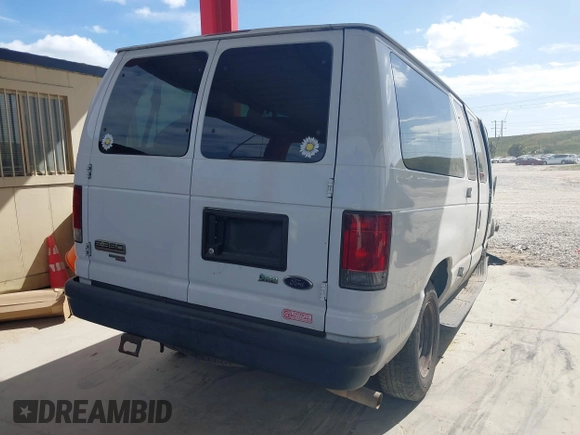 2014 Ford Econoline Passenger XL with VIN 1FBNE3BL5EDB11826, listed as a IAAI auction lot 40860317 with 216,900 mi miles. Bid and sale history available at carsss.com. Image 4.