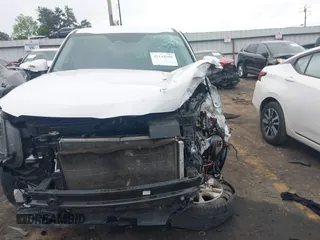 2024 Kia Telluride LX z VIN 5XYP24GC1RG411138, wystawiony jako IAAI lot #42144580 z przebiegiem Nie podano mil oraz . Historia ofert i sprzedaży dostępna na DreamBid. Obrazek 6.
