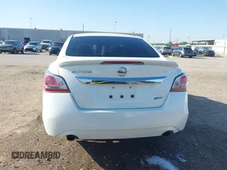 2014 Nissan Altima S with VIN 1N4AL3AP5EN335473, listed as a IAAI auction lot 41952678 with 156,474 mi miles and . Bid and sale history available at DreamBid. Image 17.