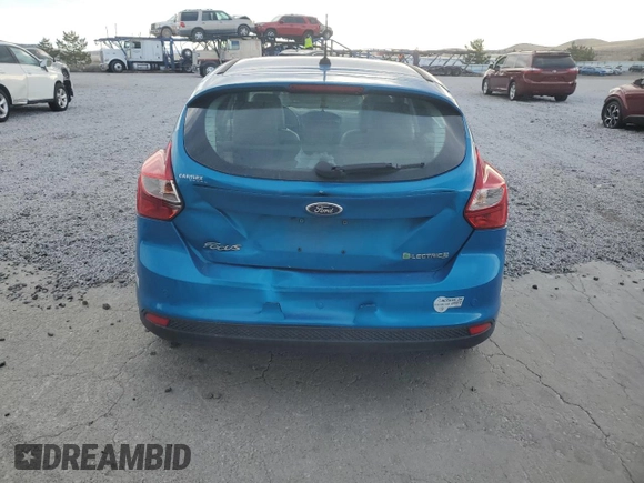 2014 Ford Focus Electric z VIN 1FADP3R41EL341620, wystawiony jako Copart lot #87277454 z przebiegiem 67 589 mil mil oraz Szkody całkowita. Historia ofert i sprzedaży dostępna na DreamBid. Obrazek 6.