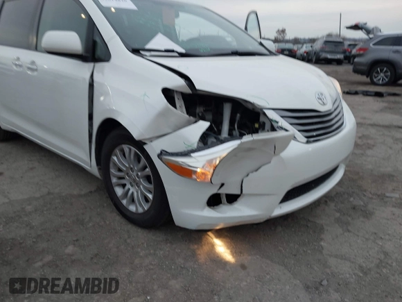 2015 Toyota Sienna XLE with VIN 5TDYK3DC9FS595827, listed as a IAAI auction lot 41014820 with 119,143 mi miles. Bid and sale history available at carsss.com. Image 6.