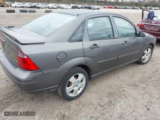 2007 Ford Focus S with VIN 1FAHP34N27W241819, listed as a IAAI auction lot 42040284 with 90,220 mi miles. Bid and sale history available at carsss.com. Image 4.