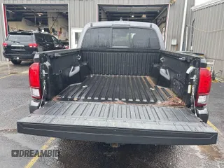 2021 Toyota Tacoma SR z VIN 5TFCZ5AN2MX279975, wystawiony jako IAAI lot #42477503 z przebiegiem 50 690 mil mil oraz . Historia ofert i sprzedaży dostępna na DreamBid. Obrazek 21.