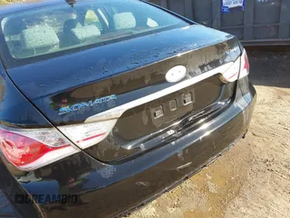 2014 Hyundai Sonata Hybrid Limited with VIN KMHEC4A46EA110201, listed as a IAAI auction lot 41427483 with 81,957 mi miles. Bid and sale history available at carsss.com. Image 6.