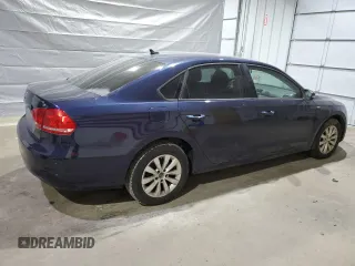 2014 Volkswagen Passat Wolfsburg Edition z VIN 1VWAT7A31EC099721, wystawiony jako Copart lot #52241945 z przebiegiem 151 115 mil mil oraz Czysty tytuł • Clean title. Historia ofert i sprzedaży dostępna na DreamBid. Obrazek 3.