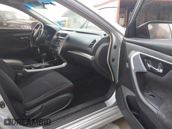 2013 Nissan Altima SV with VIN 1N4AL3APXDN554301, listed as a IAAI auction lot 42183379 with 196,786 mi miles and . Bid and sale history available at carsss.com. Image 5.