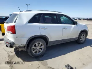 2013 Kia Sorento LX with VIN 5XYKT4A20DG368444, listed as a Copart auction lot 47887985 with 116,915 mi miles and Salvage Title. Bid and sale history available at carsss.com. Image 3.