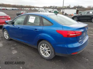 2018 Ford Focus SE z VIN 1FADP3F23JL200674, wystawiony jako IAAI lot #42009238 z przebiegiem 78 007 mil mil oraz . Historia ofert i sprzedaży dostępna na DreamBid. Obrazek 3.
