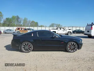 2013 Ford Mustang GT z VIN 1ZVBP8CF2D5284157, wystawiony jako IAAI lot #42050829 z przebiegiem 147 221 mil mil oraz . Historia ofert i sprzedaży dostępna na DreamBid. Obrazek 13.