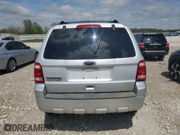 2010 Ford Escape XLT z VIN 1FMCU9D77AKC30116, wystawiony jako Copart lot #55429945 z przebiegiem 154 608 mil mil oraz Czysty tytuł • Clean title. Historia ofert i sprzedaży dostępna na DreamBid. Obrazek 6.