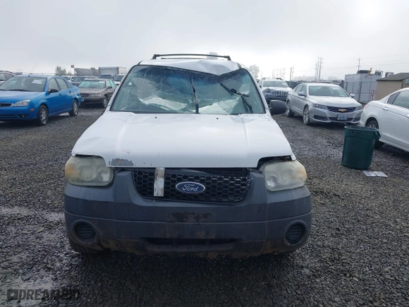 2007 Ford Escape XLS with VIN 1FMYU02Z17KB52415, listed as a IAAI auction lot 40797438 with 231,595 mi miles. Bid and sale history available at carsss.com. Image 11.