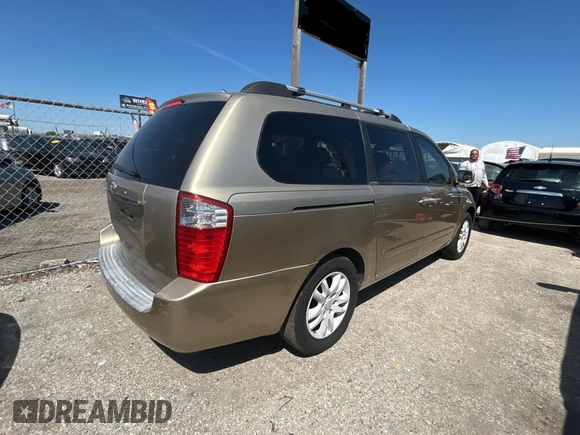 2008 Kia Sedona LX with VIN KNDMB233X86193585, listed as a Copart auction lot 51092985 with 251,188 mi miles and Clean Title. Bid and sale history available at carsss.com. Image 4.