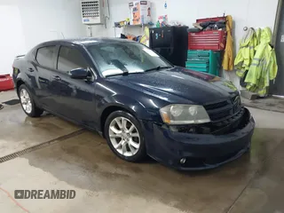 2014 Dodge Avenger SXT z VIN 1C3CDZCG8EN155246, wystawiony jako IAAI lot #41813455 z przebiegiem 98 449 mil mil oraz . Historia ofert i sprzedaży dostępna na DreamBid. Obrazek 1.