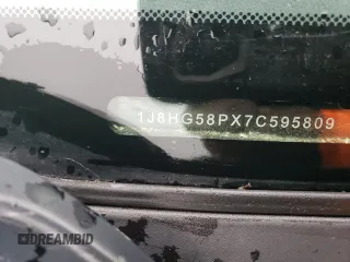 2007 Jeep Commander Limited z VIN 1J8HG58PX7C595809, wystawiony jako Copart lot #71267194 z przebiegiem 208 211 mil mil oraz Szkoda całkowita • Salvage title. Historia ofert i sprzedaży dostępna na DreamBid. Obrazek 13.