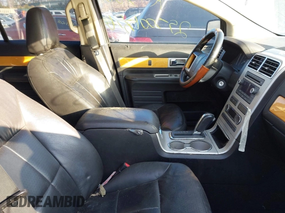 2008 Lincoln MKX with VIN 2LMDU68C98BJ10806, listed as a IAAI auction lot 41641531 with 999,999 mi miles. Bid and sale history available at carsss.com. Image 5.