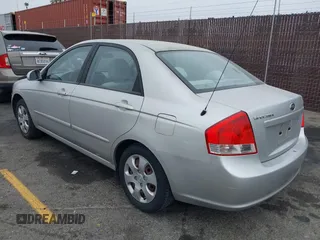 2009 Kia Spectra LX z VIN KNAFE222195620598, wystawiony jako IAAI lot #42458459 z przebiegiem 71 488 mil mil oraz . Historia ofert i sprzedaży dostępna na DreamBid. Obrazek 3.