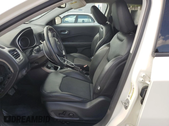 2019 Jeep Compass Latitude z VIN 3C4NJDBB8KT735291, wystawiony jako Copart lot #61901165 z przebiegiem 94 870 mil mil oraz Szkoda całkowita • Salvage title. Historia ofert i sprzedaży dostępna na DreamBid. Obrazek 7.