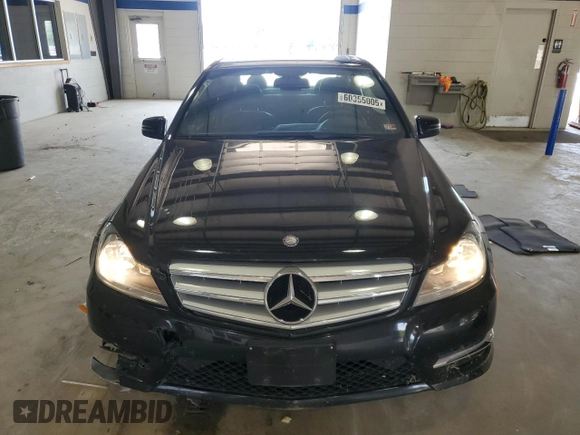 2013 Mercedes-Benz C 300 Sport z VIN WDDGF8AB3DR249606, wystawiony jako Copart lot #60355005 z przebiegiem 76 668 mil mil oraz Czysty tytuł • Clean title. Historia ofert i sprzedaży dostępna na DreamBid. Obrazek 5.
