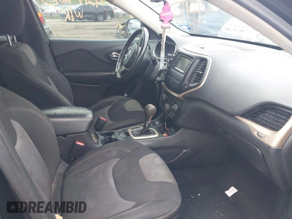 2014 Jeep Cherokee Latitude with VIN 1C4PJMCS0EW208092, listed as a IAAI auction lot 42174675 with 202,871 mi miles and . Bid and sale history available at carsss.com. Image 5.