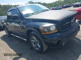 2006 Dodge 1500 SLT z VIN 1D7HA18286J182650, wystawiony jako IAAI lot #42265335 z przebiegiem 226 161 mil mil oraz . Historia ofert i sprzedaży dostępna na DreamBid. Obrazek 1.