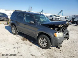 2004 Ford Escape XLT with VIN 1FMYU03184DA15965, listed as a Copart auction lot 42339875 with 209,805 mi miles and Salvage Title. Bid and sale history available at carsss.com. Image 4.