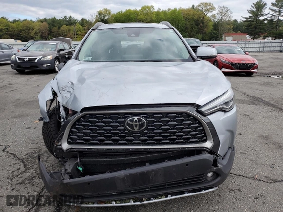 2022 Toyota Corolla Cross XLE with VIN 7MUDAABG2NV009663, listed as a Copart auction lot 55945735 with 59,473 mi miles and Salvage title. Bid and sale history available at DreamBid. Image 5.