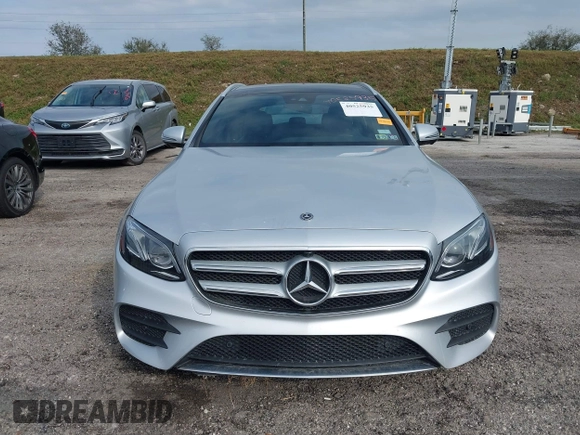 2019 Mercedes-Benz E 450 with VIN WDDZH6JB7KA520993, listed as a IAAI auction lot 40525935 with Not provided miles and . Bid and sale history available at DreamBid. Image 6.